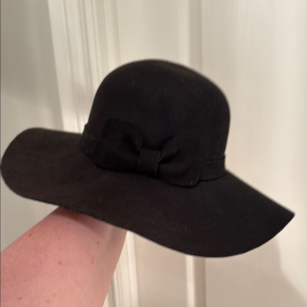 Black Roots Wool Hat with Bow